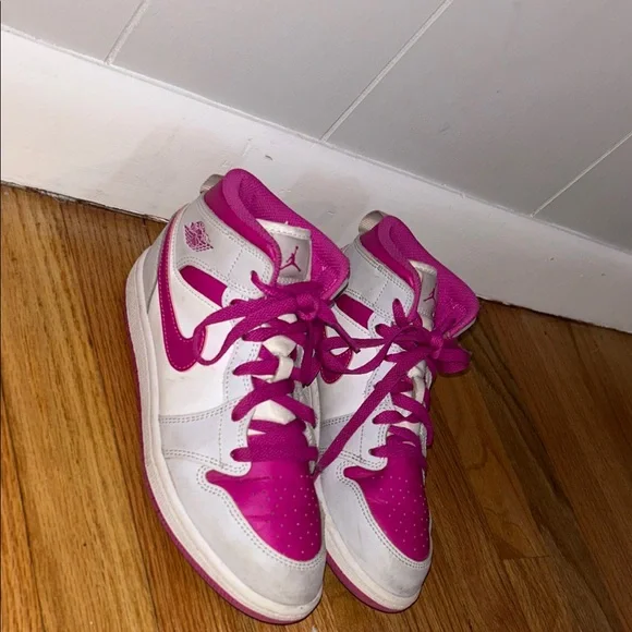 Nike Kids' Sneakers in Pink and White - Picture 4 of 4